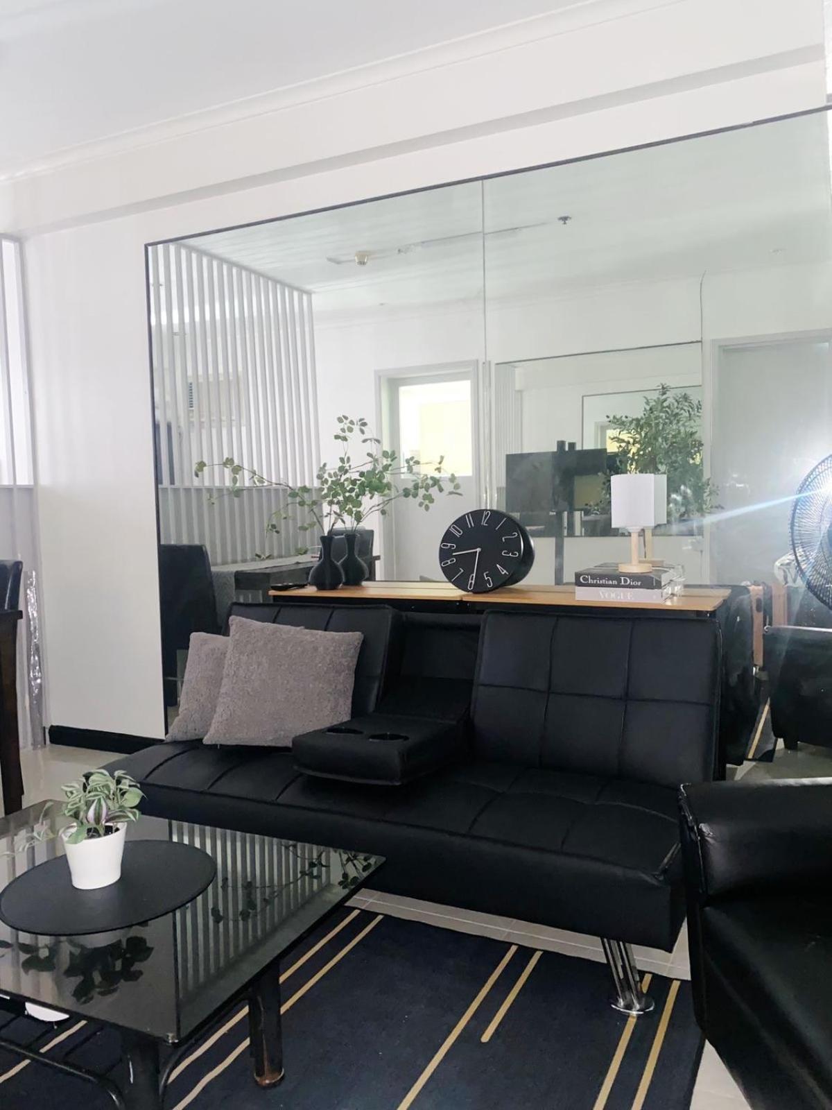 Cozy 2-Bedroom At South Of Market Soma Bgc Near Sm Aura, Market! Market! & Bonifacio High Street Taguig Esterno foto