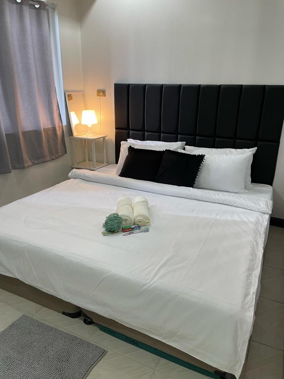 Cozy 2-Bedroom At South Of Market Soma Bgc Near Sm Aura, Market! Market! & Bonifacio High Street Taguig Esterno foto